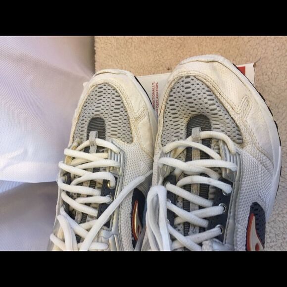 Saucony tennis shoes 10.5 - Picture 4 of 6